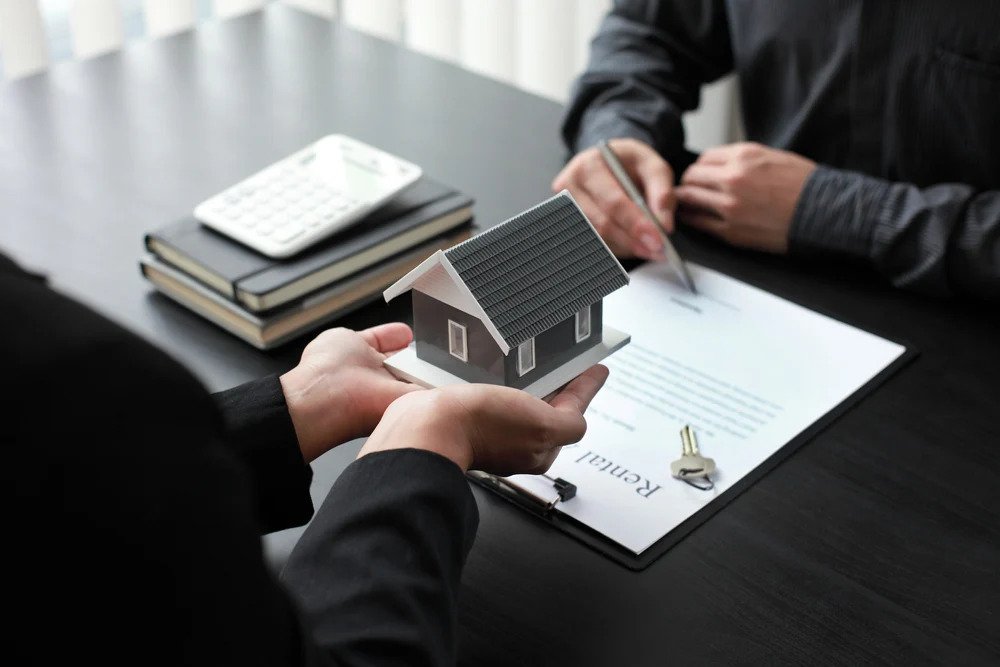 real estate lawyer toronto