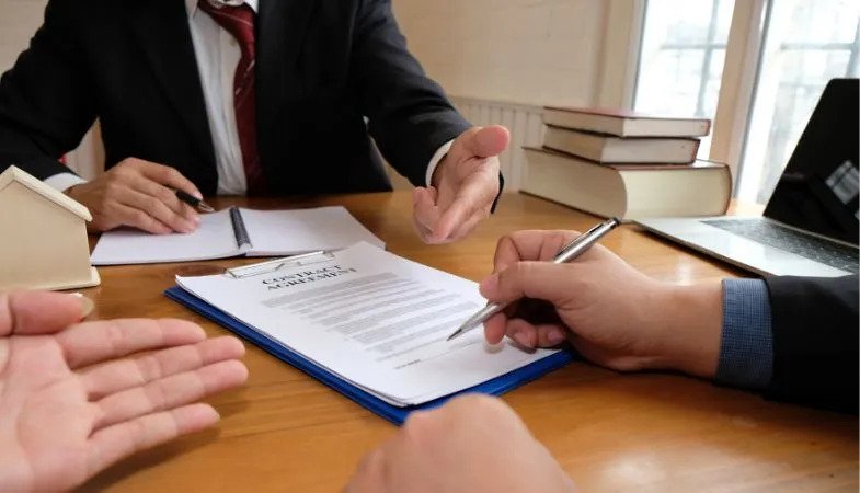 real estate lawyer toronto